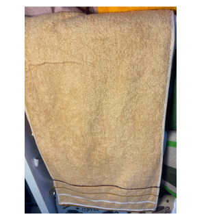 Colored/white hand towel